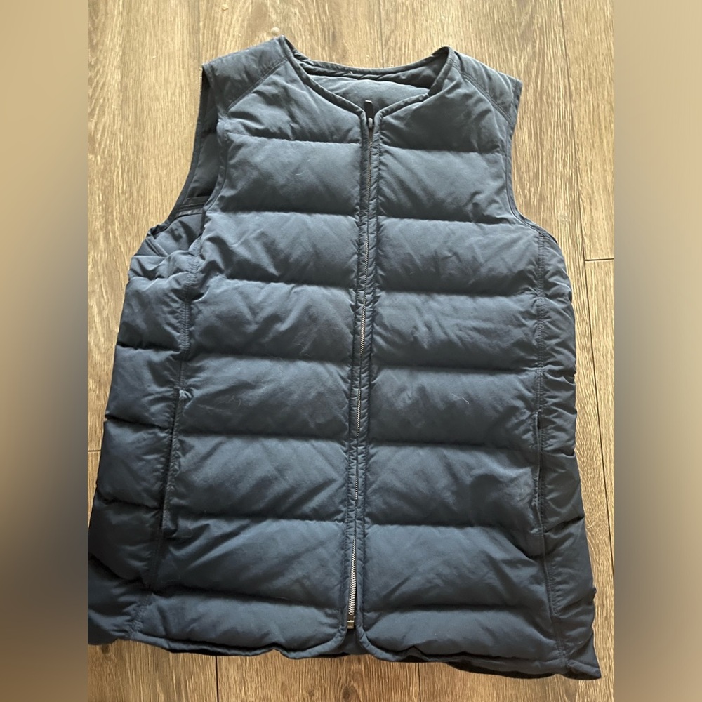 EUC Lululemon lightweight navy vest size S